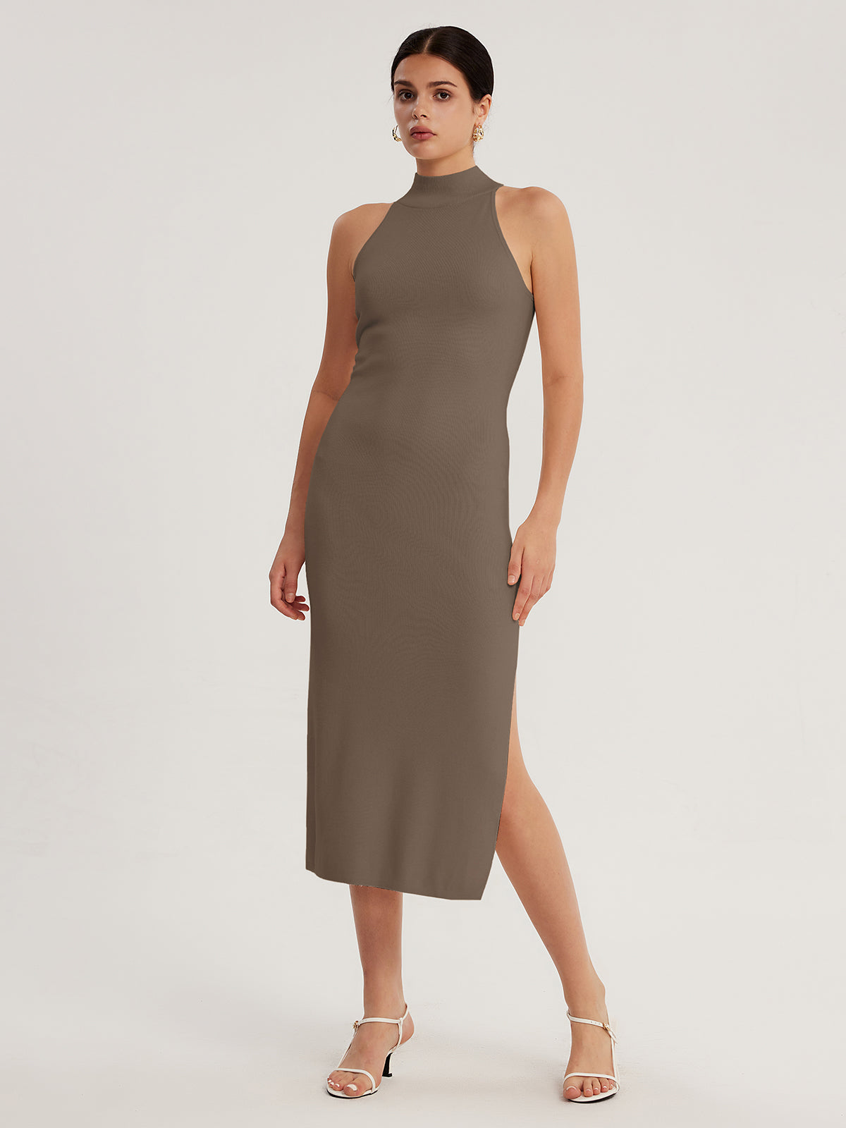 Vestido de Gola Alta com Decote