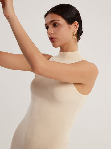 Vestido de Gola Alta com Decote