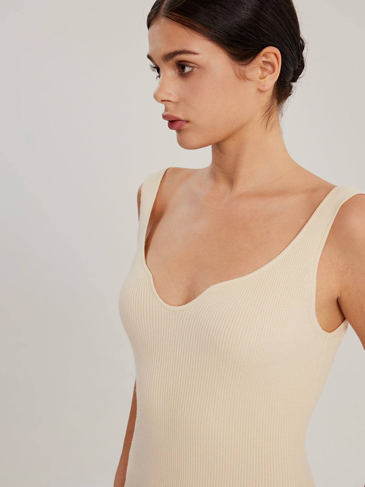 Vestido com Decote em V