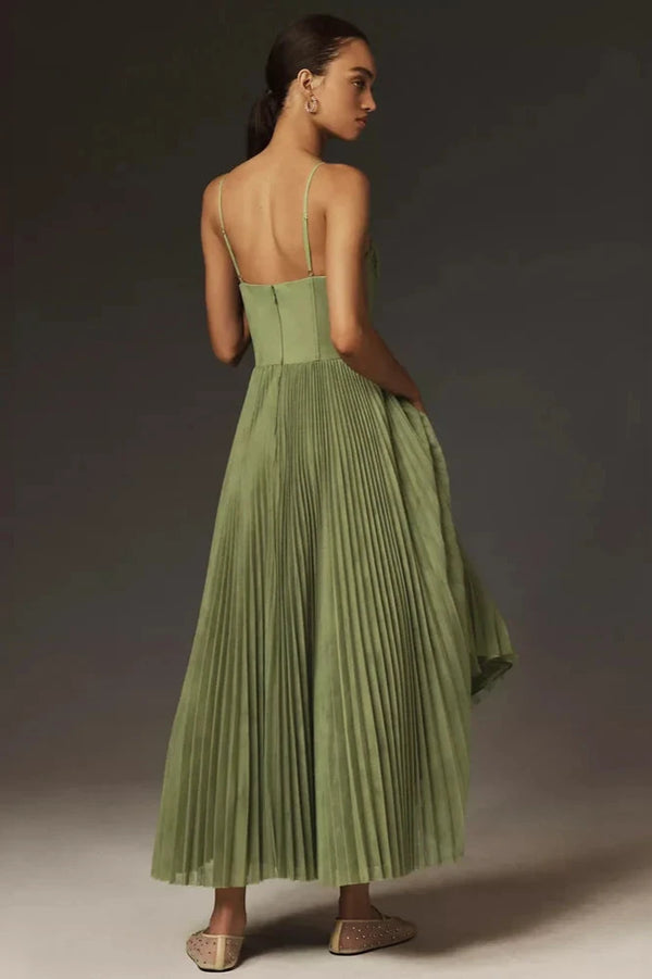 Clara – Vestido com Design Assimétrico e Elegante