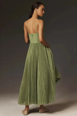 Clara – Vestido com Design Assimétrico e Elegante