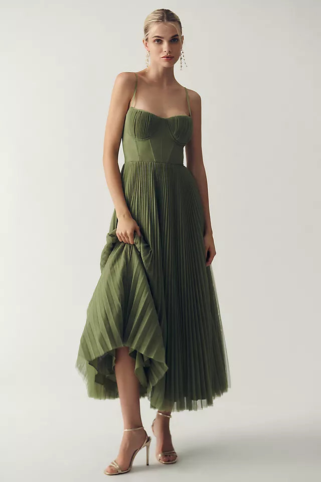 Clara – Vestido com Design Assimétrico e Elegante