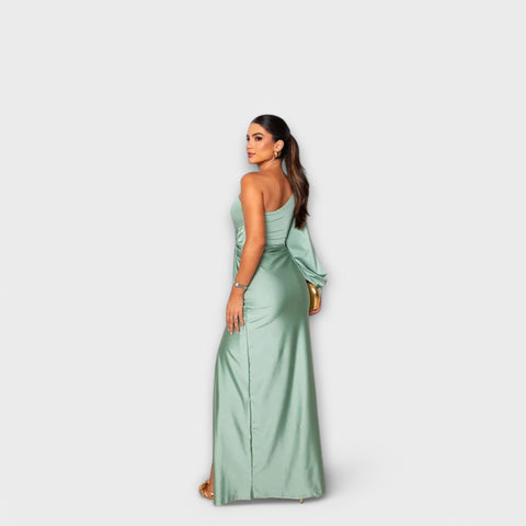 Amelia - Um vestido gracioso com uma finesse impecável
