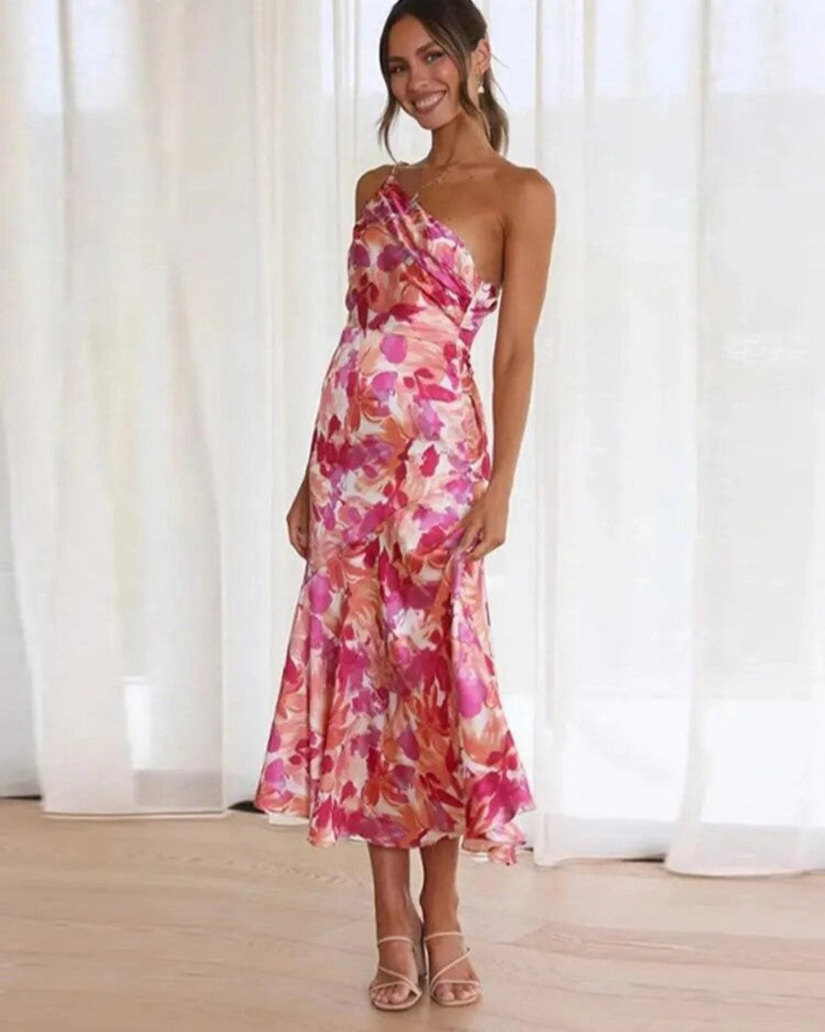 Sienna – Vestido Maxi Assimétrico com Padrão Floral