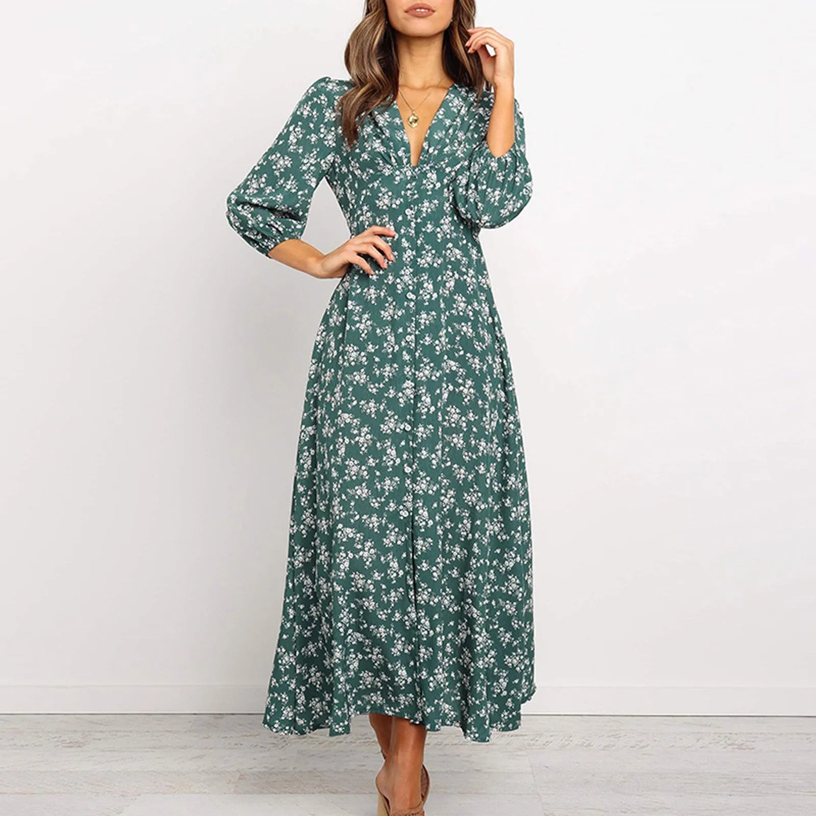 Tânia – Vestido Floral com Decote em V